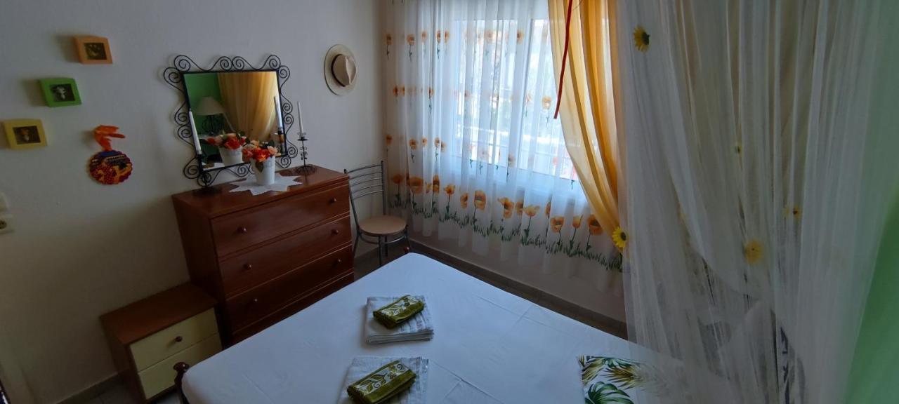 Sunflower Apartment Néa Péramos Buitenkant foto