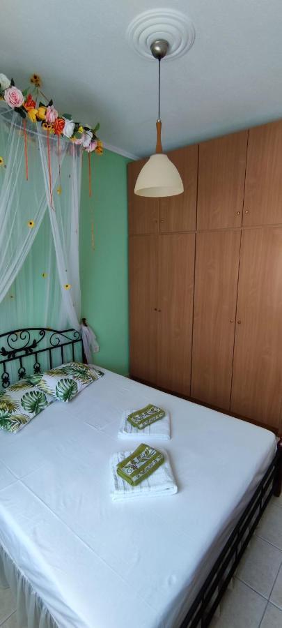 Sunflower Apartment Néa Péramos Buitenkant foto
