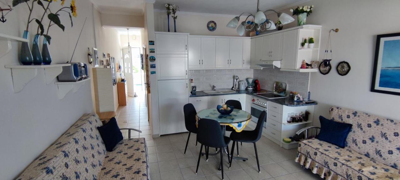 Sunflower Apartment Néa Péramos Buitenkant foto