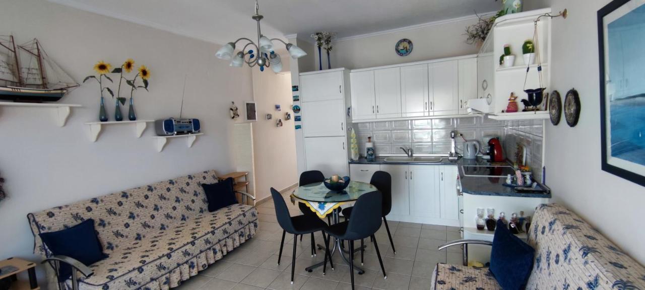 Sunflower Apartment Néa Péramos Buitenkant foto